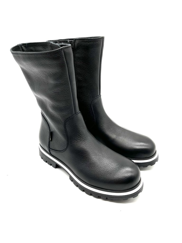 Elena Lammfellstiefel mit ausgklappbaren Spikes